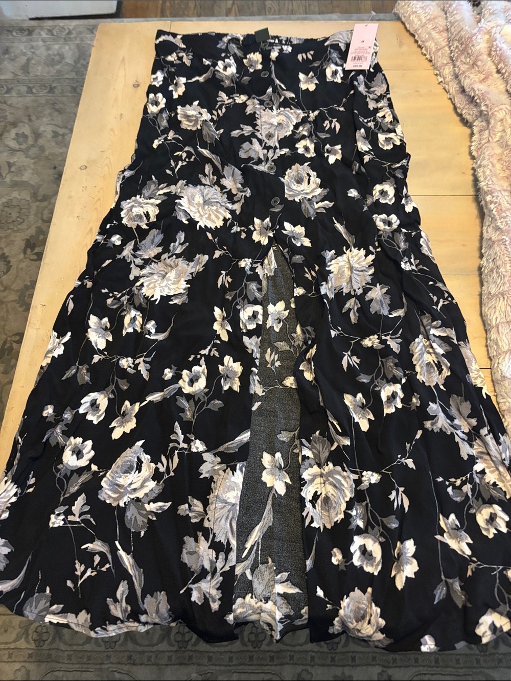 Wild fable-Floral A-Line Skirt w/ White & Gray Blooms- Size Medium.. new w/Tags!